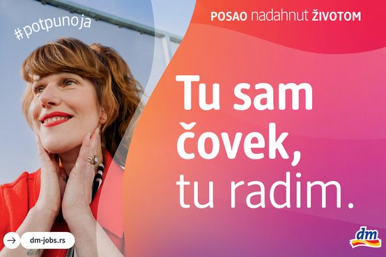 Nasmejana žena i poruka Tu sam čovek, tu radim